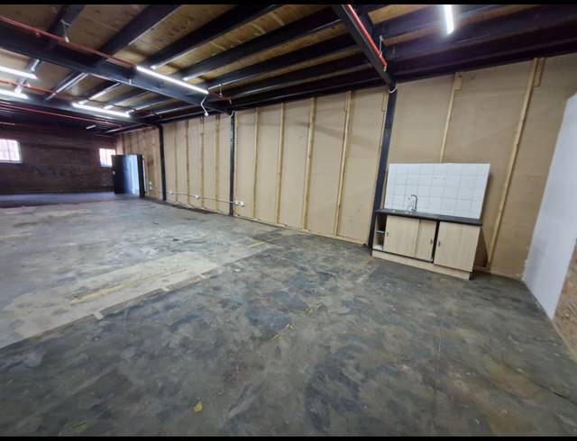 372M² SHOWROOM TO LET IN KRAMERVILLE